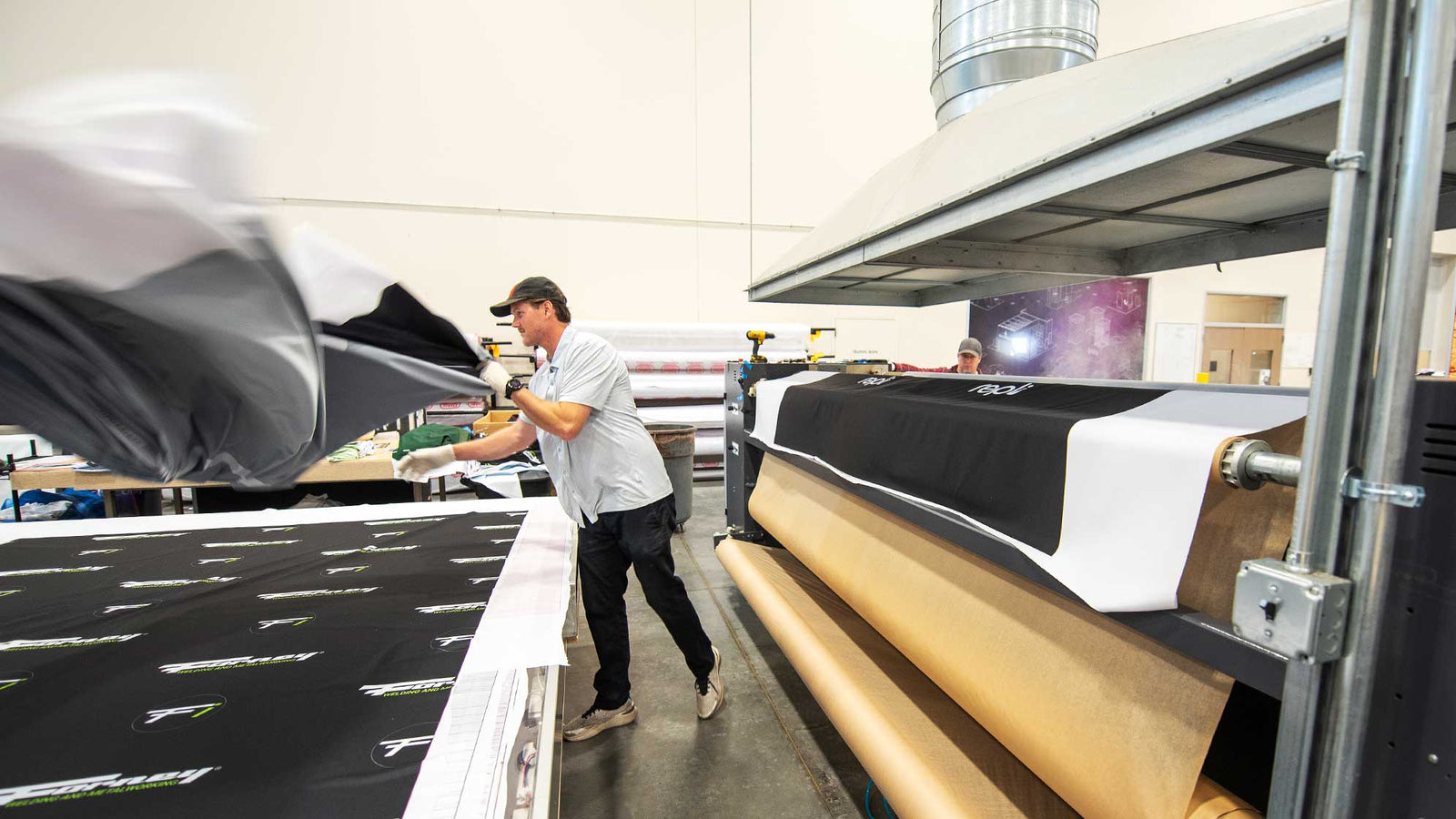 Best printing materials for trade show displays: fabric, vinyl or PVC?